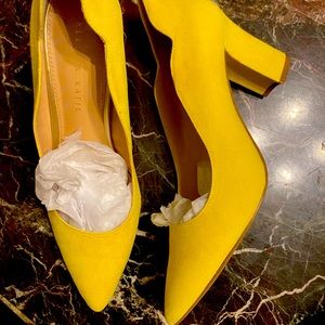 🐝🐝🐝🐝 Now these are Beautiful Yellow Suede Heel